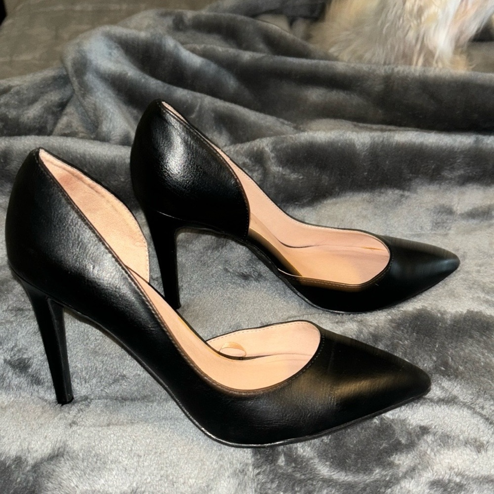 MADDEN GIRL. Pointy toe stiletto. Size 6.5 Black with cream color inside
